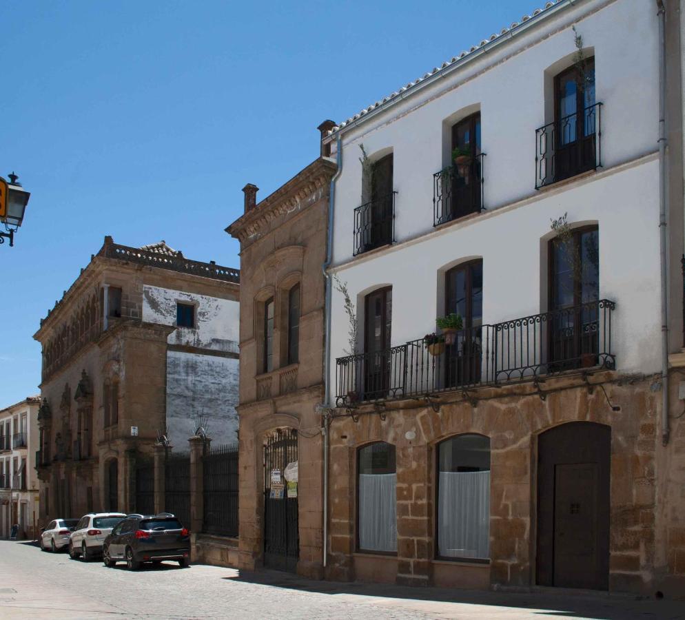 Apartamentos Tres Llaves Palacio De Vela De Los Cobos Ubeda  Bagian luar foto
