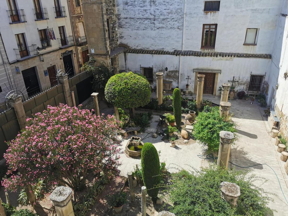 Apartamentos Tres Llaves Palacio De Vela De Los Cobos Ubeda  Bagian luar foto